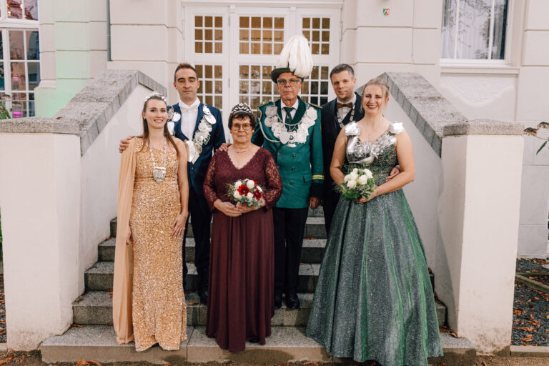 Die Majestäten 2025: Markus Moor und Marie-Kristin Heinen, Jürgen und Anita Kuhn, Kira und Daniel Behr